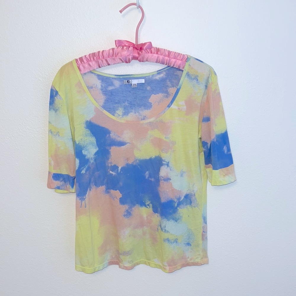 Volcom  woman’s tee small